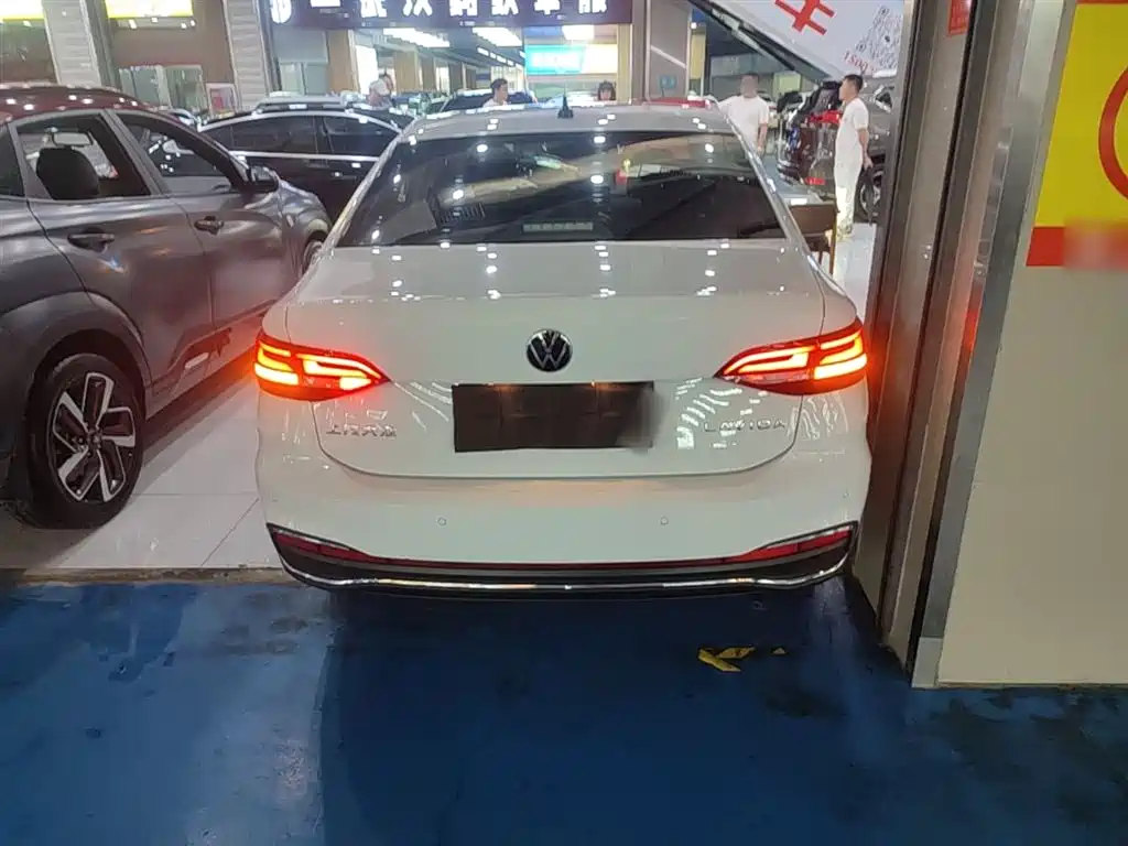 Volkswagen Lavida 2023 1.5L Auto Five Million Edition фото 6