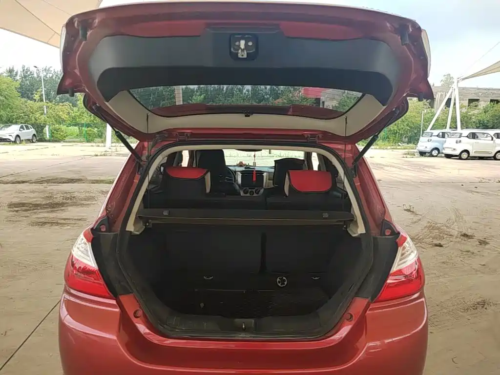 Venucia R50 2017 2015 1.6L Automatic Fashion Edition