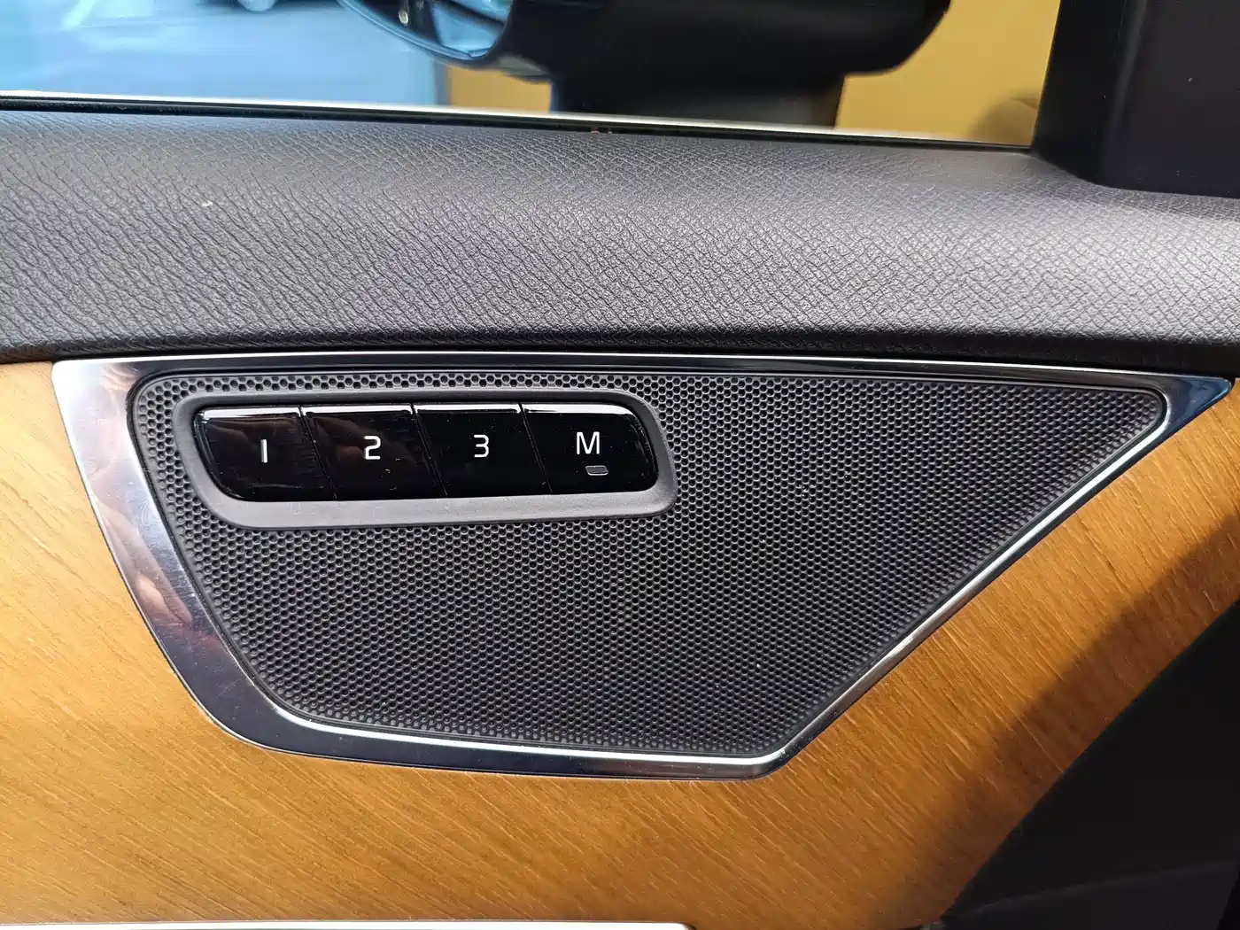 Фото 8 - Volvo XC90