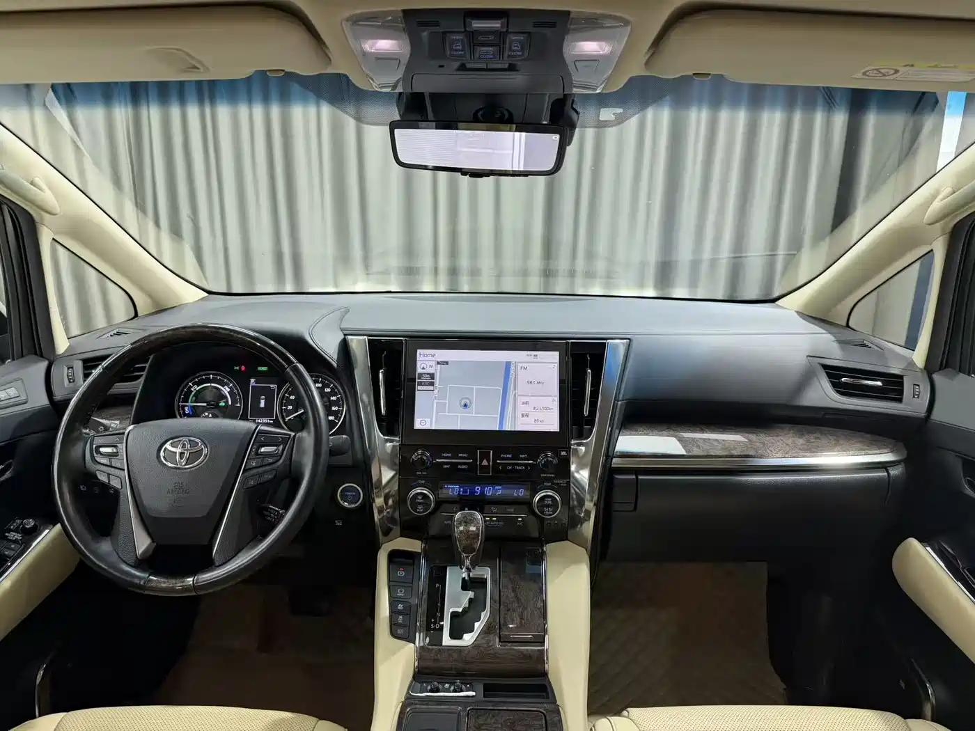 Toyota Vellfire 2020 Twin Engine 2.5L HV Premium Edition фото 7