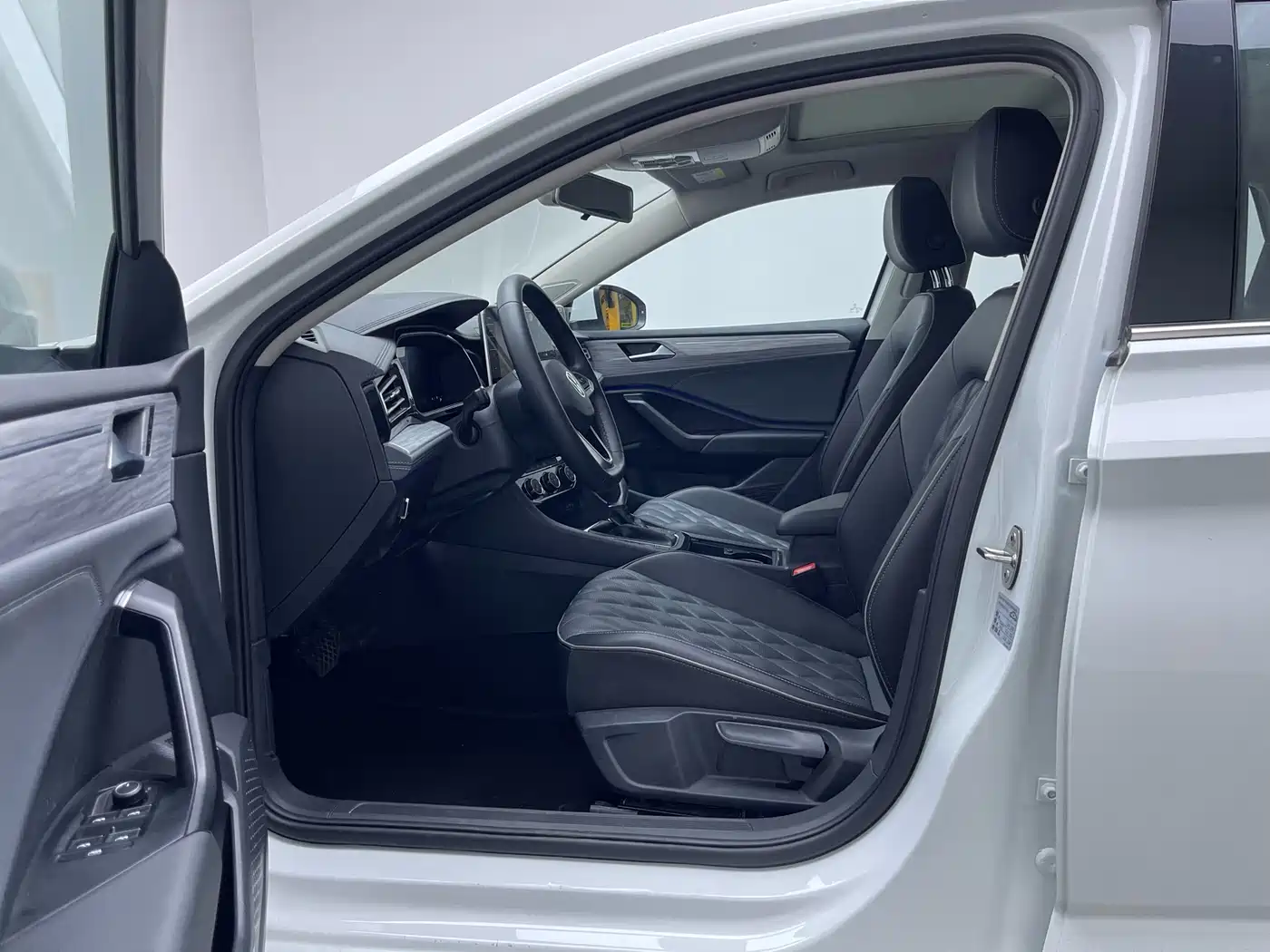 Volkswagen Sagitar 2024 300TSI DSG Surpass Edition фото 10
