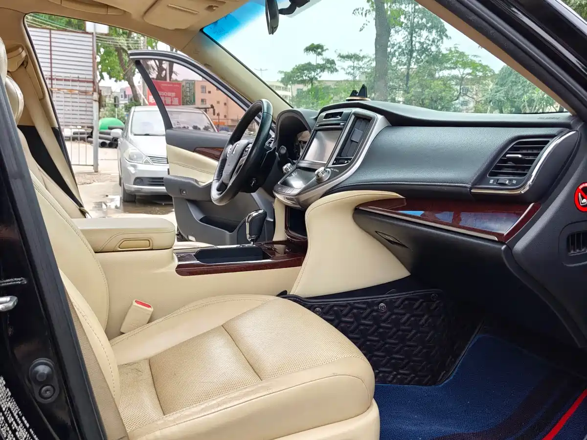 Toyota Crown 2018 2.0T Fashion Edition фото 13