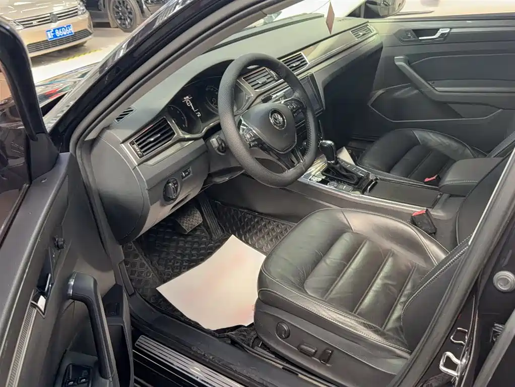 Volkswagen Passat 2017 330TSI DSG Prestige фото 12