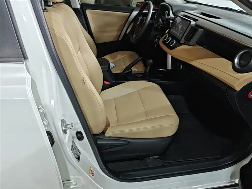 Toyota RAV4 Rongfang 2016 2.0L CVT 2WD Urban (China V) фото 25