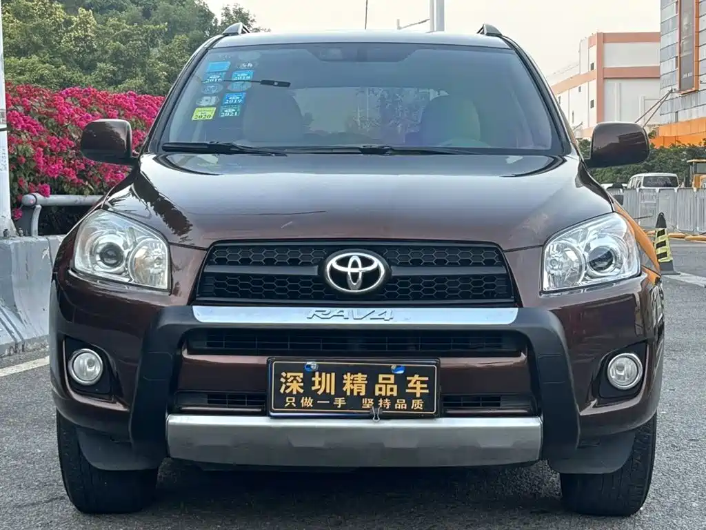 Toyota RAV4 Rongfang 2011 2.0L Automatic Classic Edition фото 2