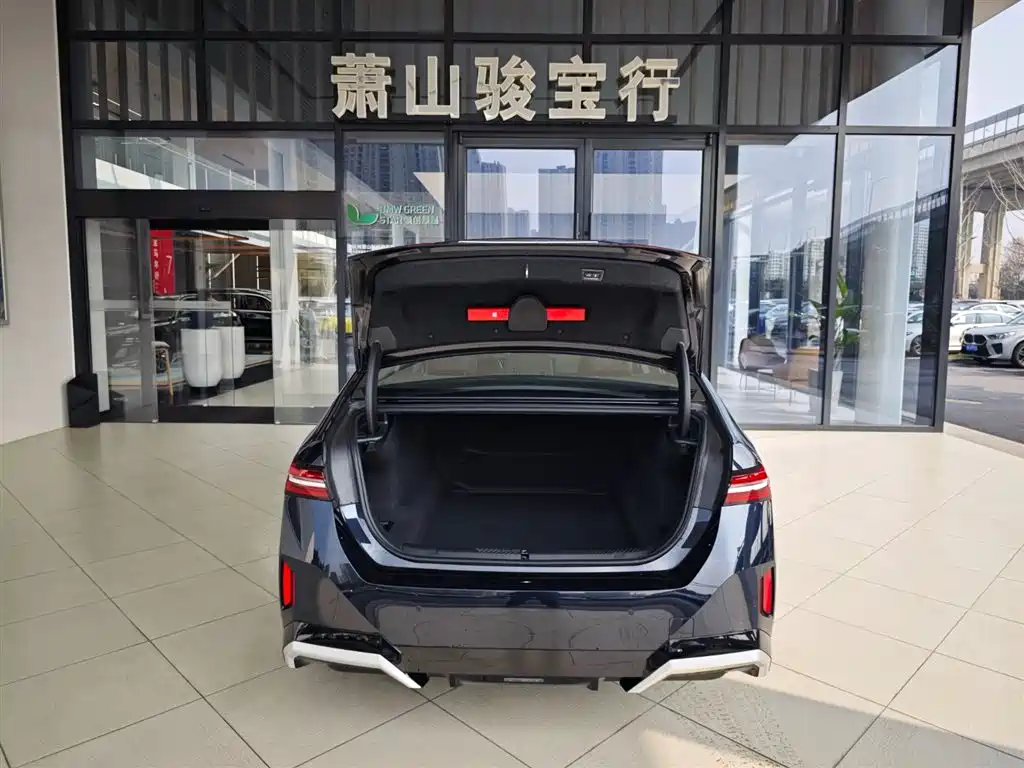 BMW 5 Series 2024 530Li Premium M Sport Package фото 16
