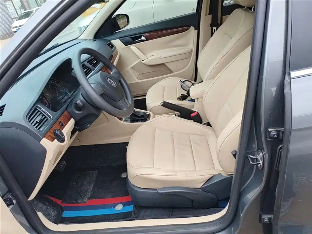 Volkswagen Lavida 2013 Facelift Classic 1.6L Automatic Comfort фото 15