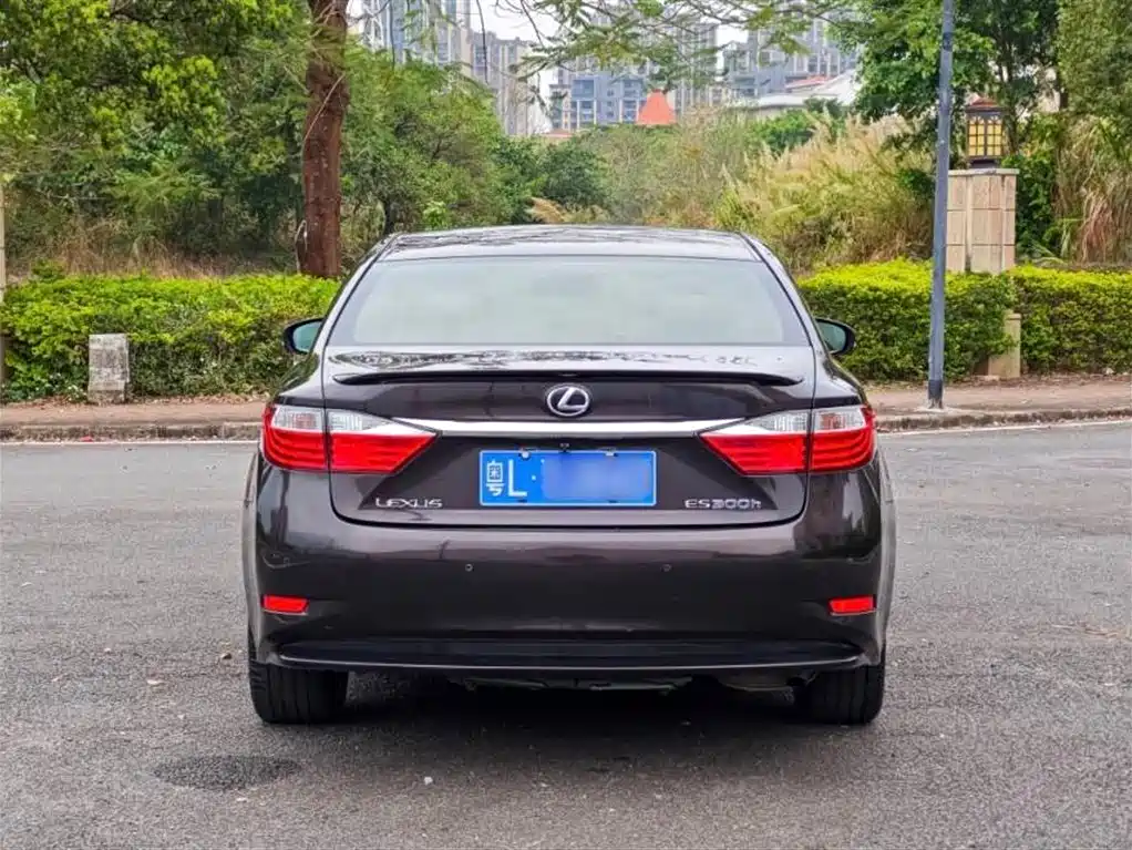 Lexus ES 2014 300h Elite Edition фото 9