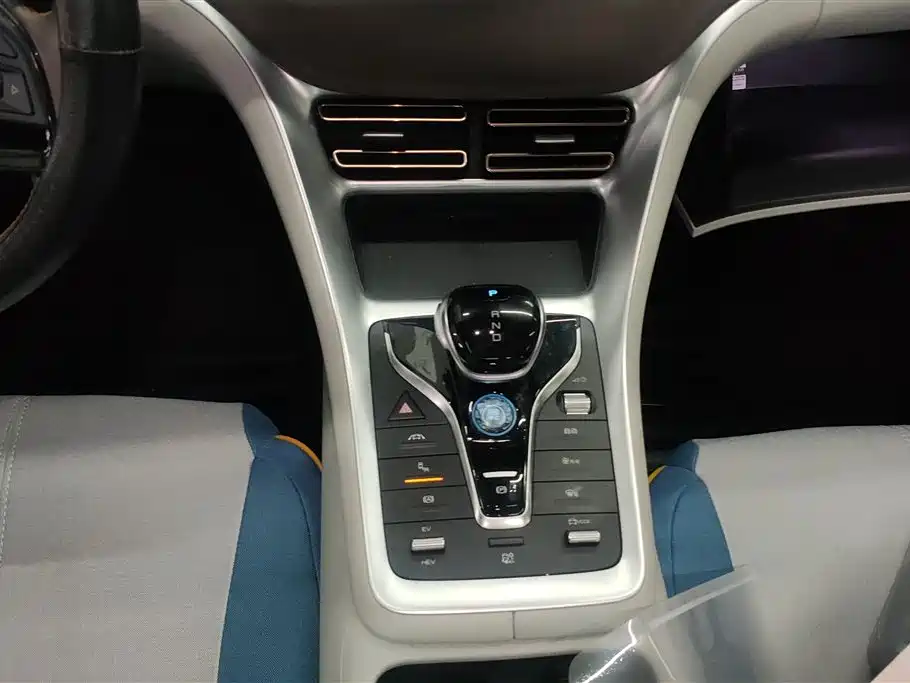 BYD Song Pro New Energy 2022 DM-i 110km Flagship Pro фото 16