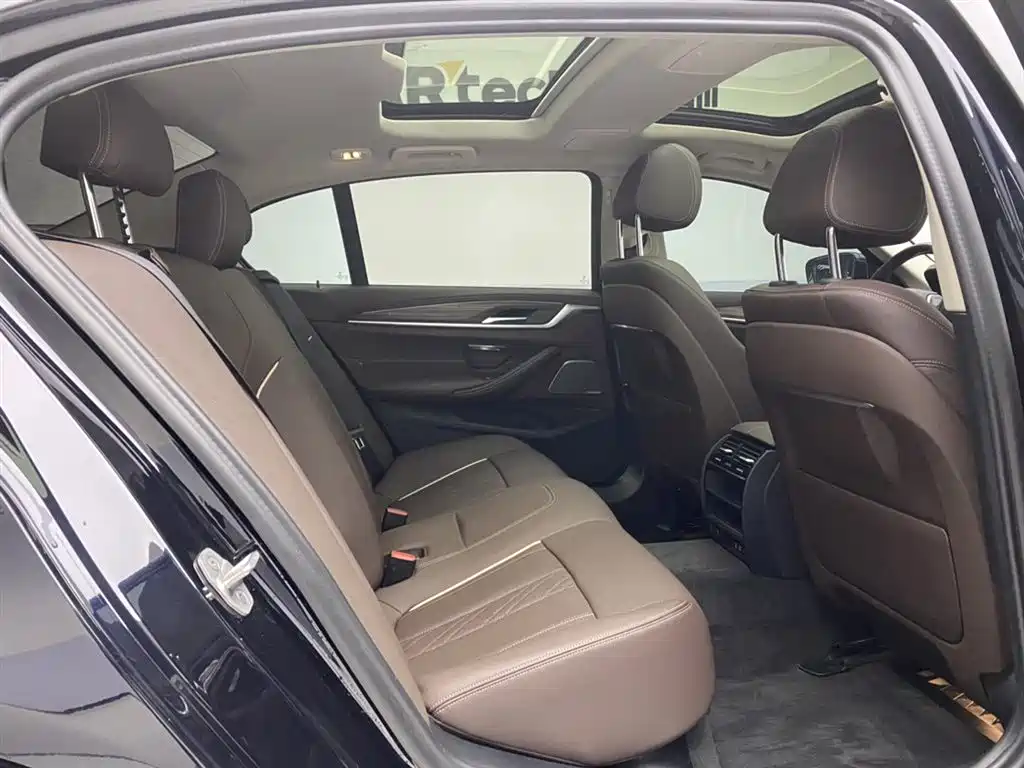 BMW 5 Series 2023 530Li Leading Luxury Package фото 23