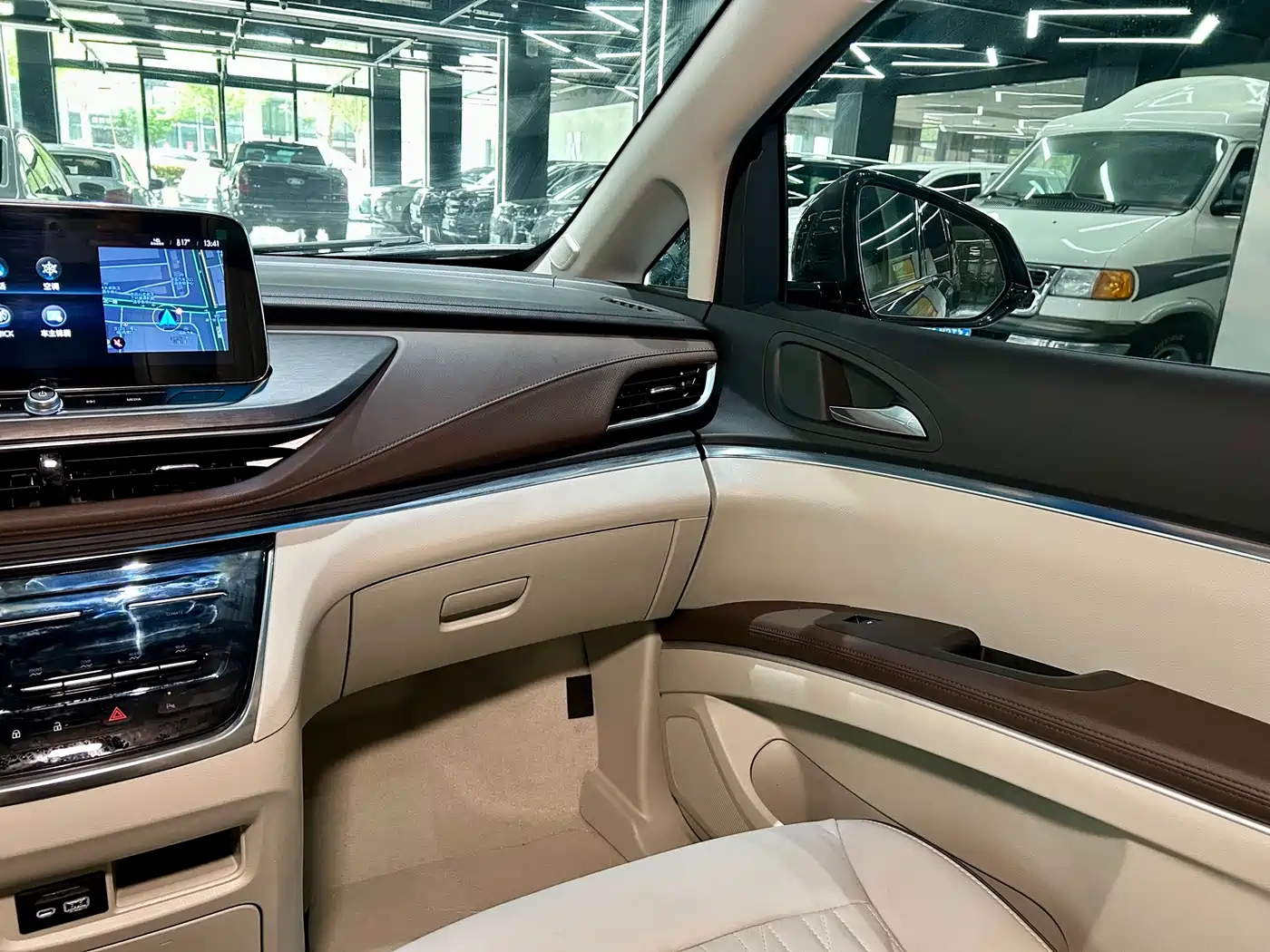 Buick GL8 2022 Land Business Class 652T Luxury фото 27