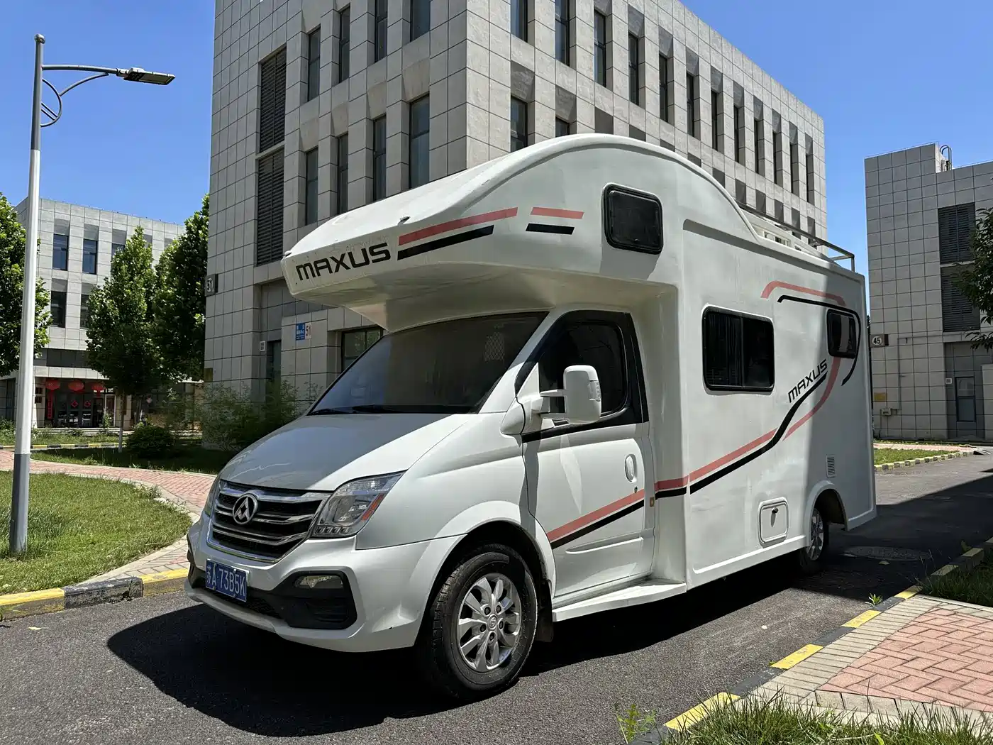 SAIC Maxus Xintu V80 2018 2.5T AMT Elite Short Wheelbase Medium Roof 5-6 Seater