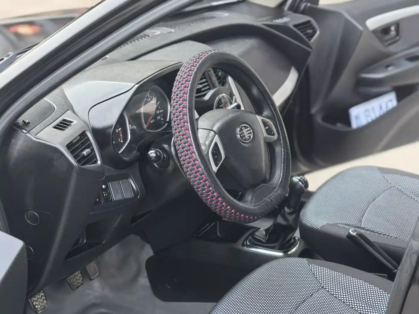 FAW Xiali N7 2013 2013 1.3L Manual Luxury