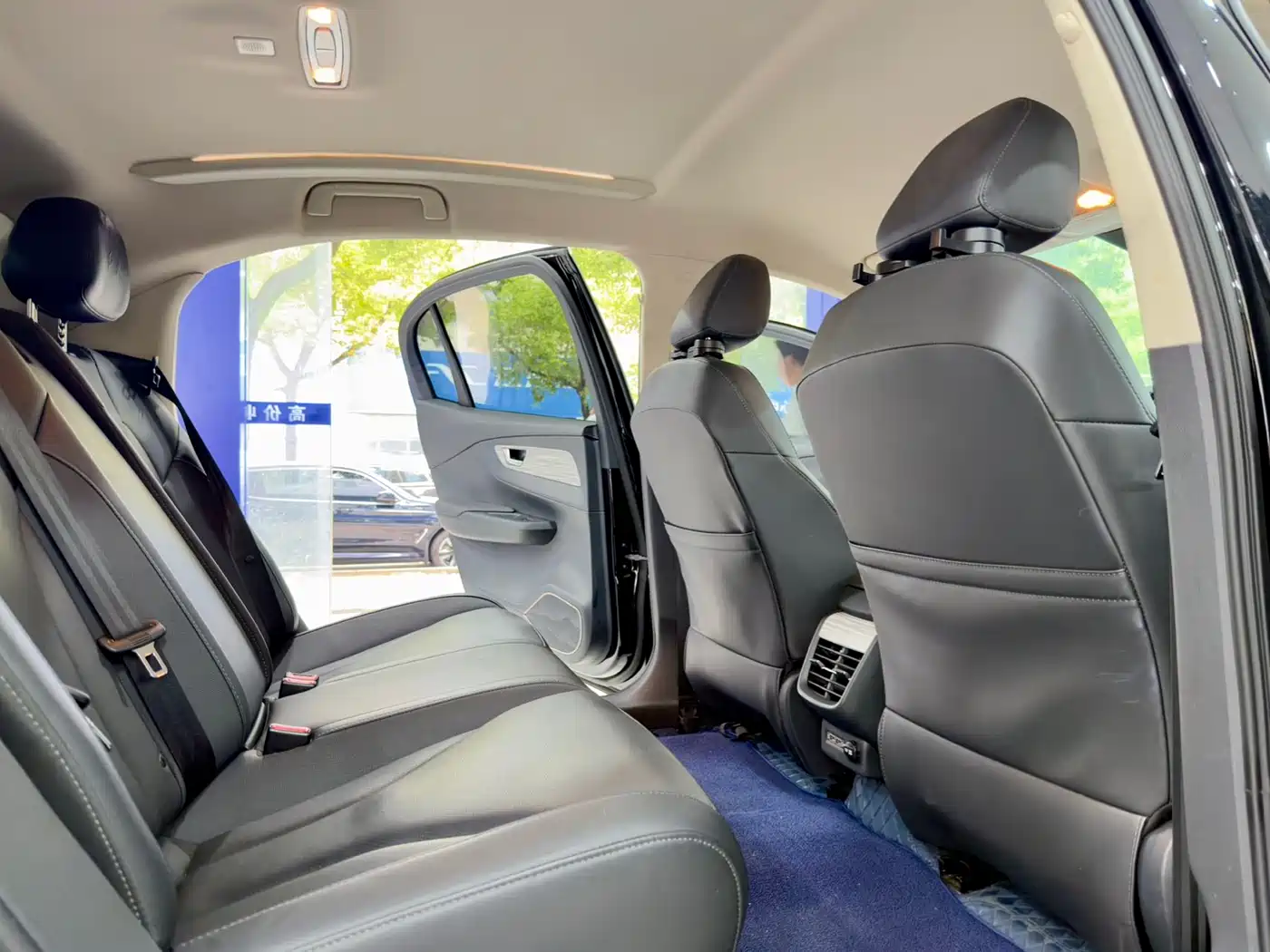 Hongqi E-QM5 2024 560km PLUS фото 14
