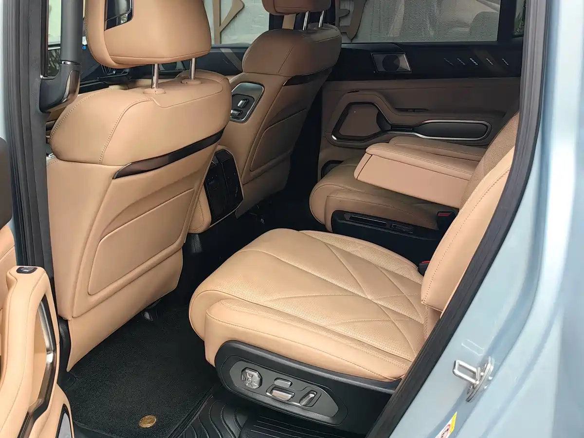 Fang Cheng Bao Leopard 8 2025 2025 Zhiyong Flagship 6-Seater