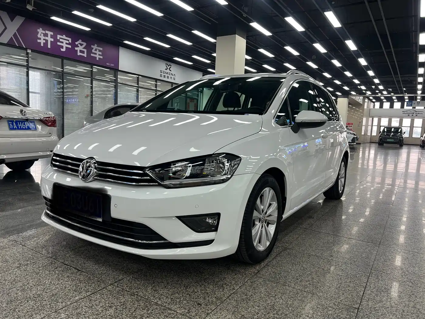Volkswagen Golf Sportsvan 2016 230TSI Automatic Progressive фото 3