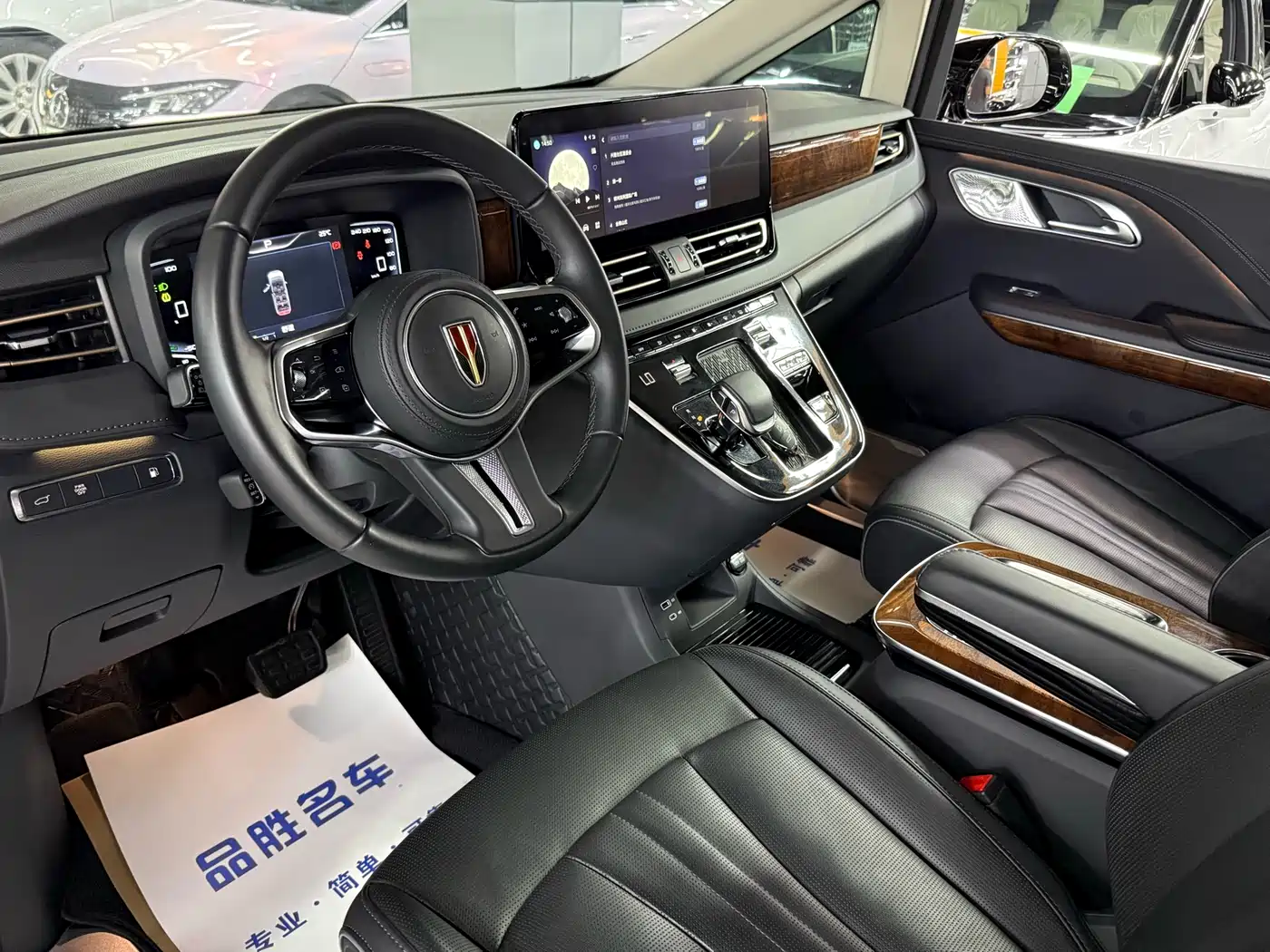 Hongqi HQ9 PHEV 2024 Model 2.0T AWD Luxury Edition фото 9