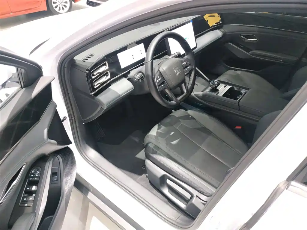 BYD Qin L 2025 DM-i Smart Drive Edition 80KM Leading фото 16