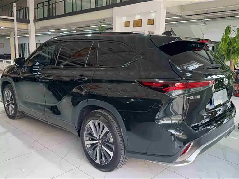 Toyota Crown Kluger 2024 2.5L HEV 4WD Premium Edition фото 7