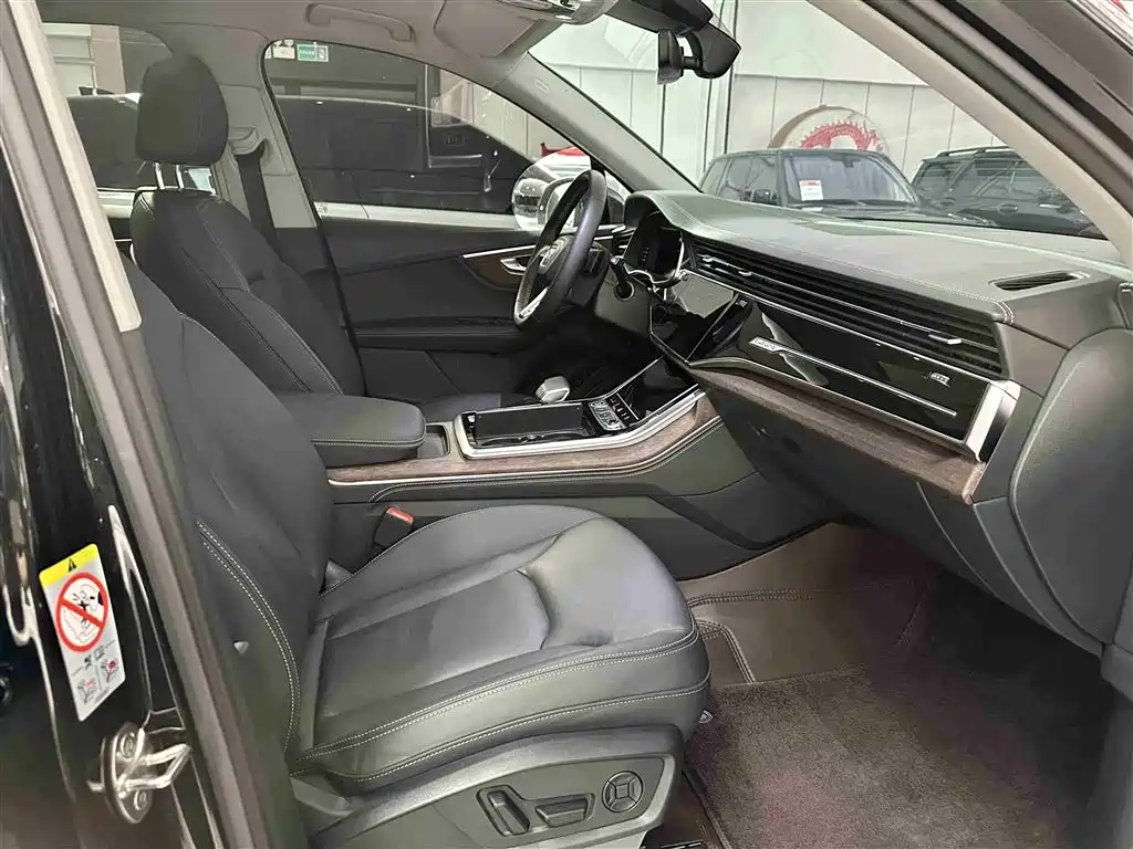 Audi Q7 2024 45 TFSI quattro S line Black Warrior фото 24