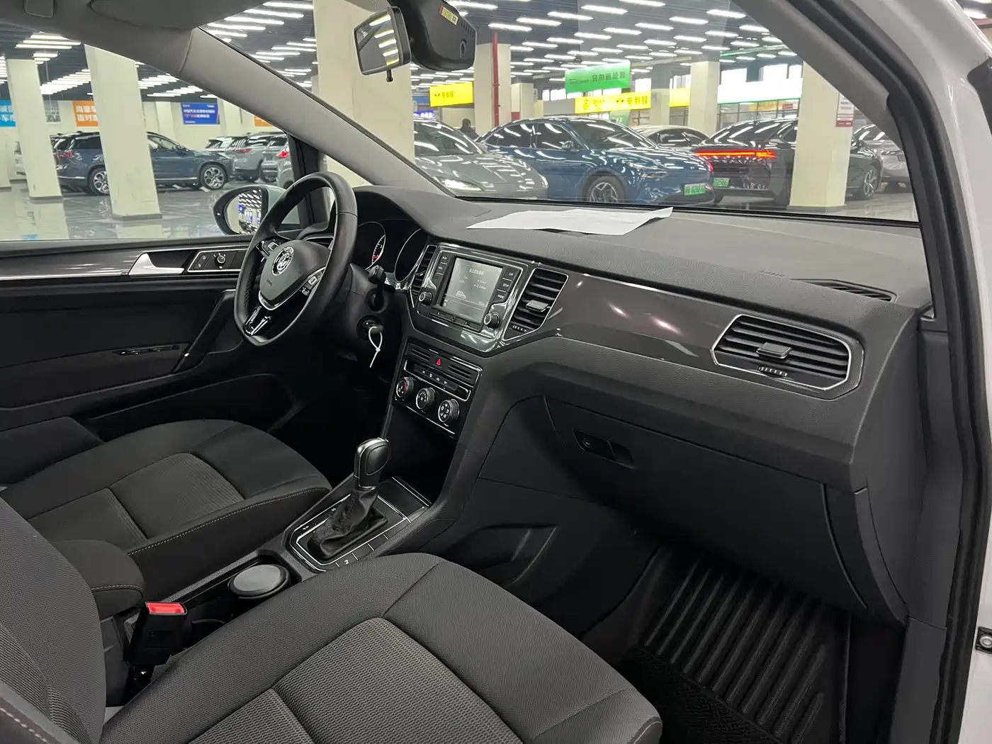 Volkswagen Golf Sportsvan 2016 230TSI Automatic Progressive фото 7