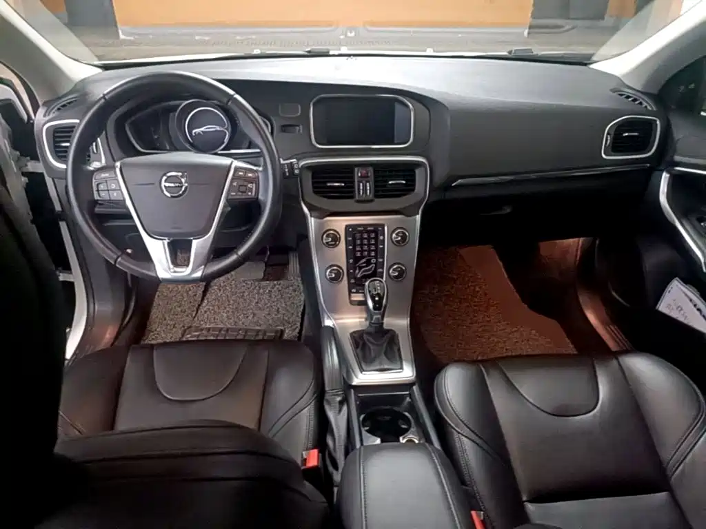 Volvo V40 2017 2018 T3 R-Design Edition