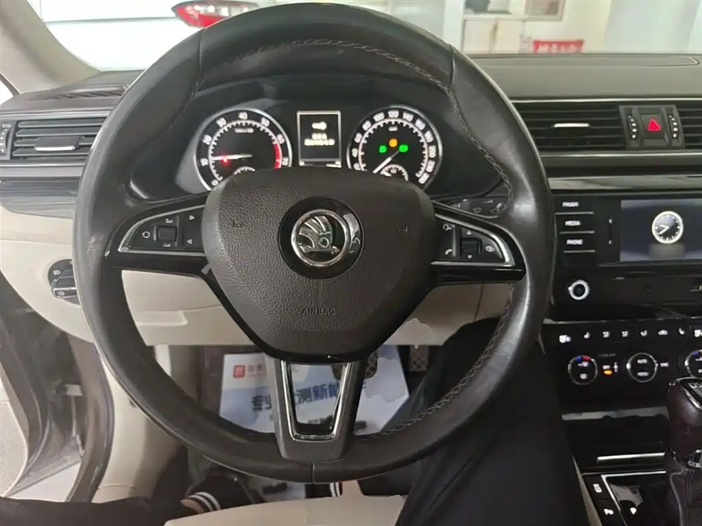Škoda Superb 2016 TSI330 DSG Smart Edition фото 11