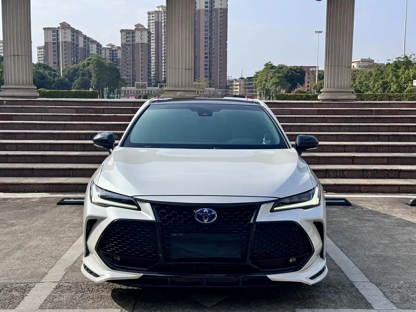 Toyota Avalon 2023 Hybrid 2.5L Luxury Edition фото 2