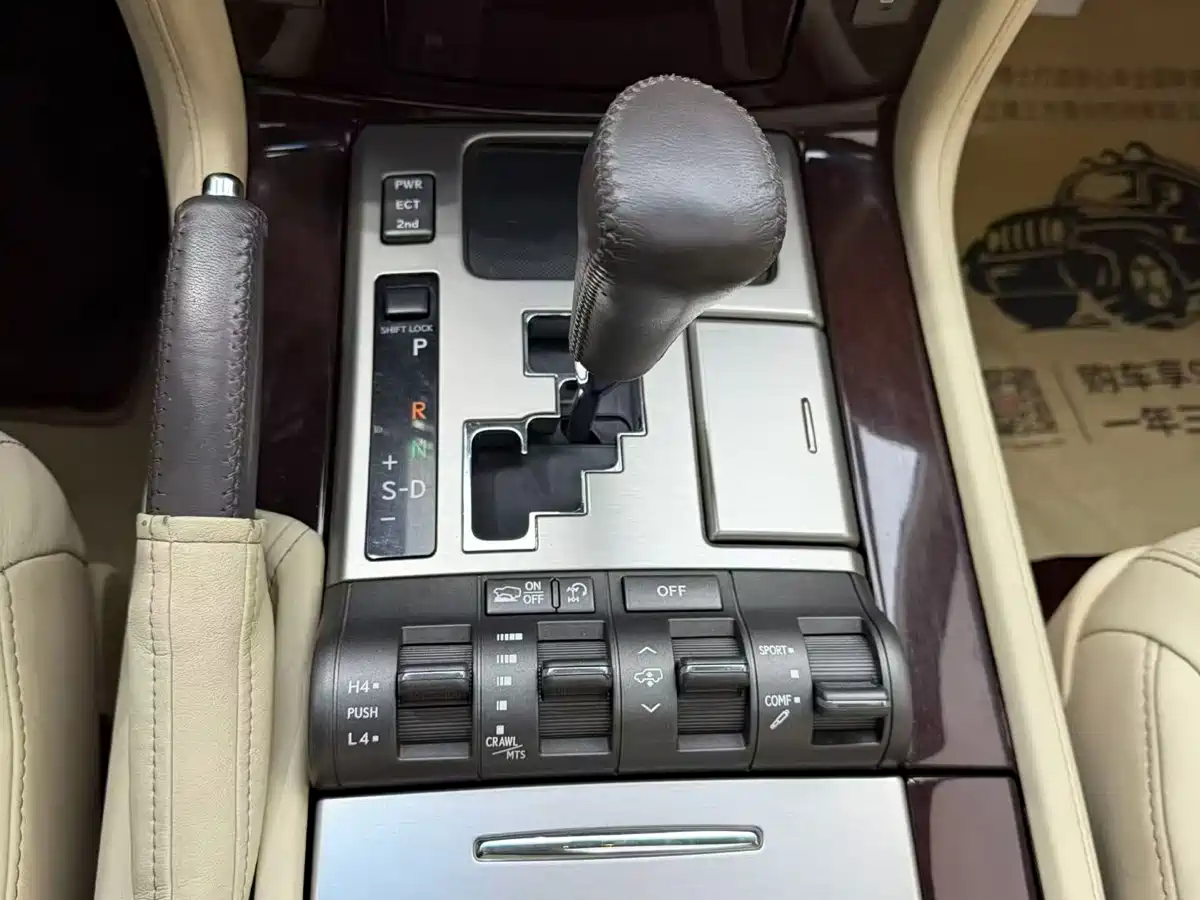Фото 8 - Lexus LX