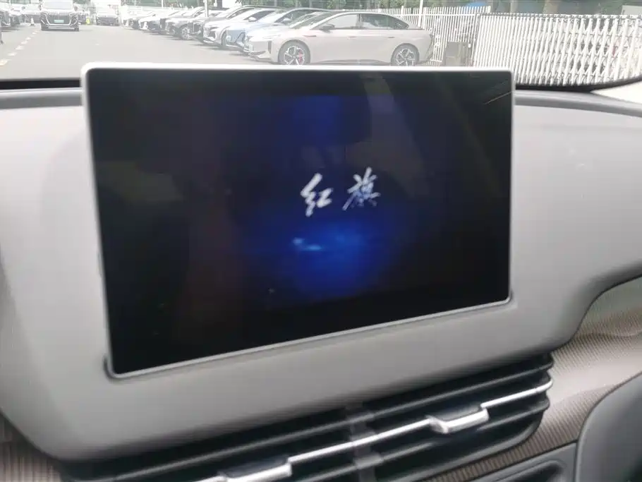 Hongqi E-QM5 2023 Facelift Basic Travel Edition фото 13