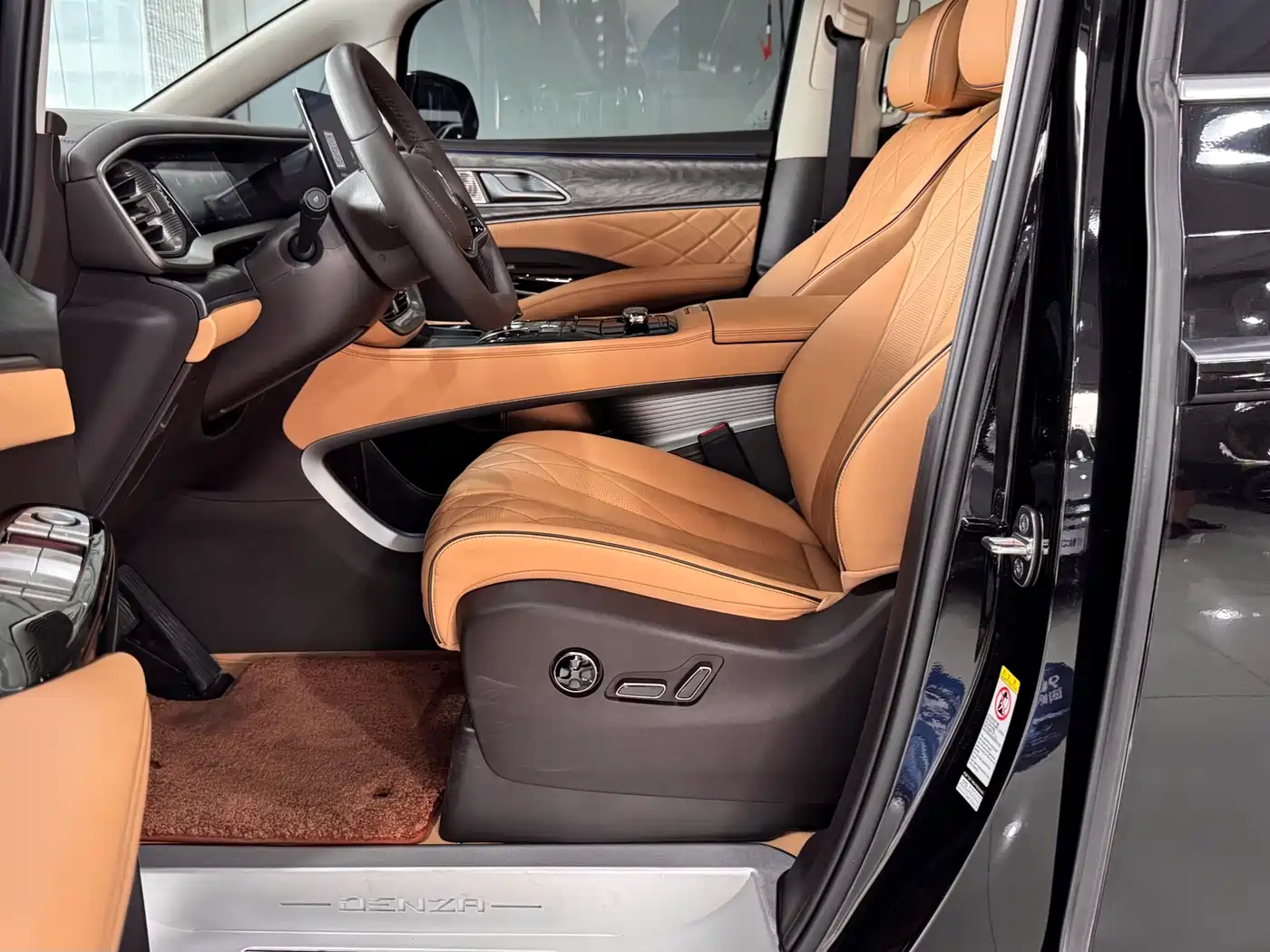Denza D9 2026 2024 DM-i 980 AWD Premium