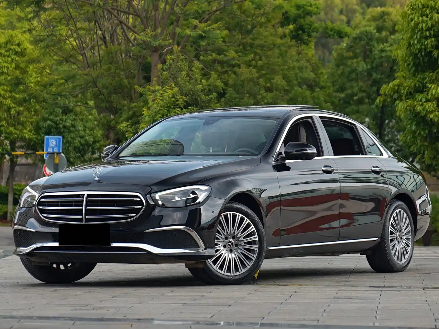 Mercedes-Benz E-Class 2023 E 300 L Fashion