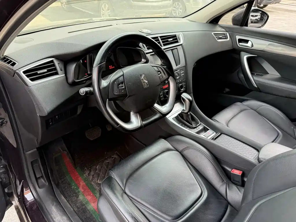 DS 5LS 2015 2014 1.6T Elegance THP160