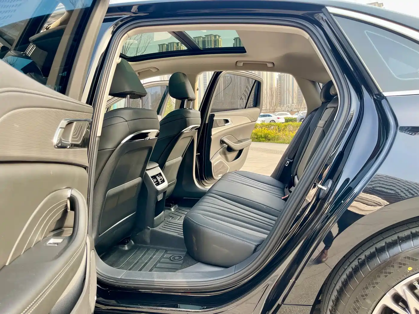 Hongqi H5 2024 1.5T DCT Smart Connect Flag Rhythm Edition фото 17