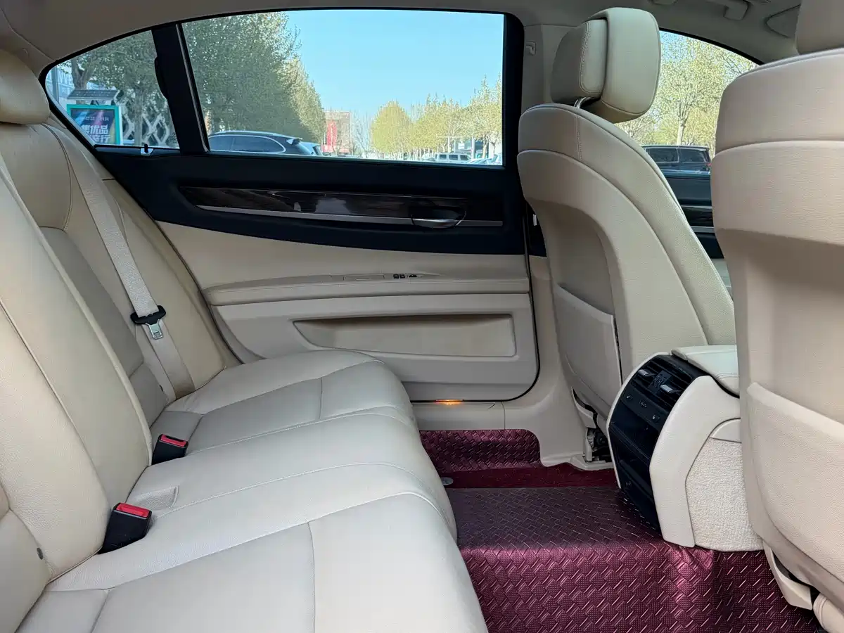 BMW 7 Series 2011 730Li Elegance фото 11