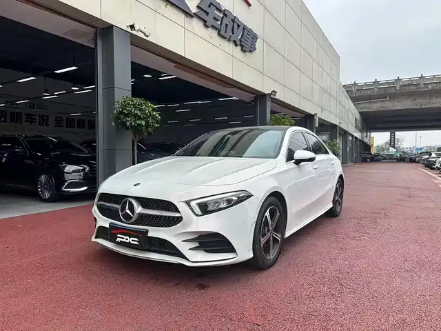 Mercedes-Benz A-Class 2023 A 200 L Fashion