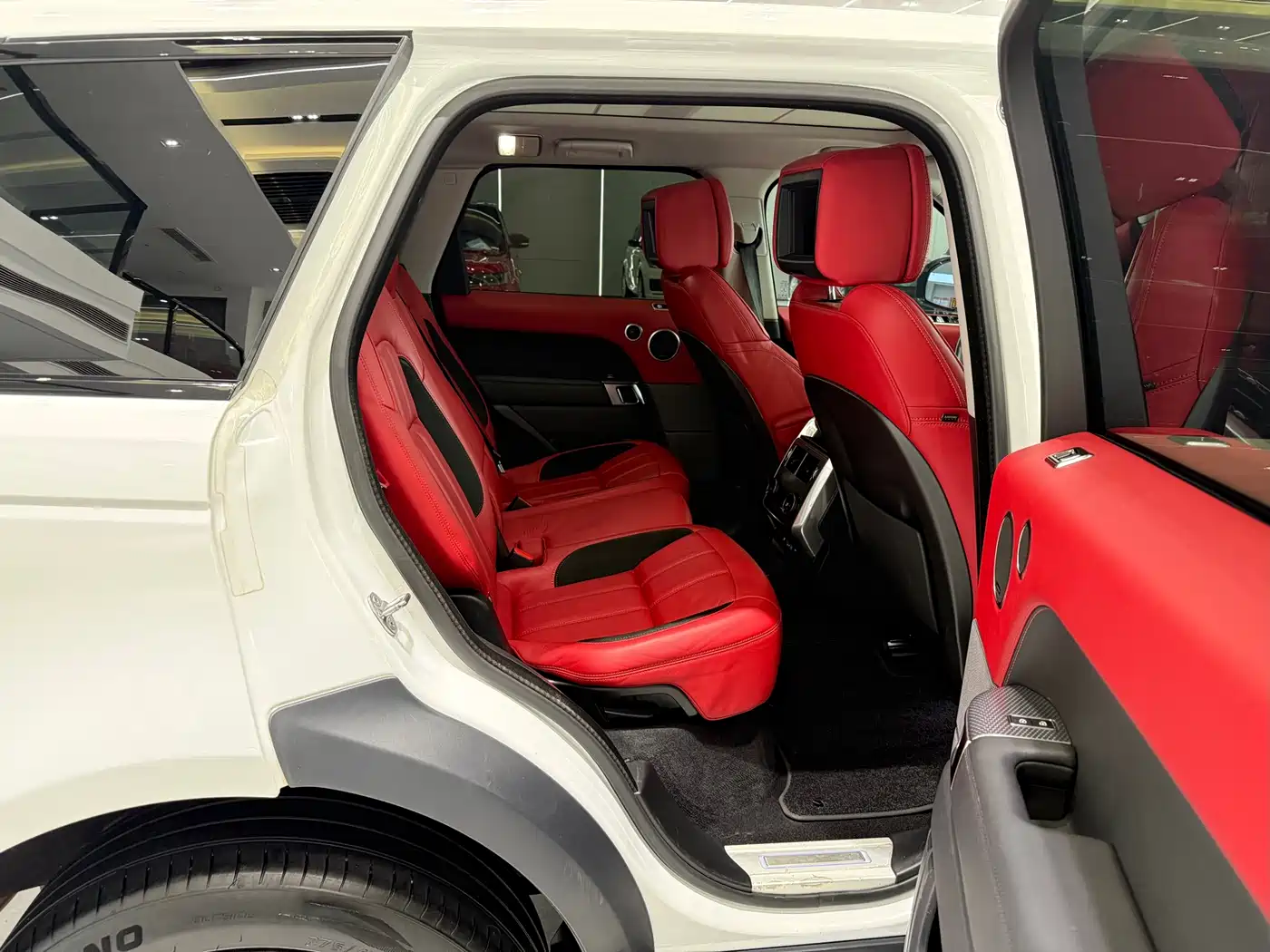 Land Rover Range Rover Sport 2022 3.0 L6 Gloss Black Edition фото 20