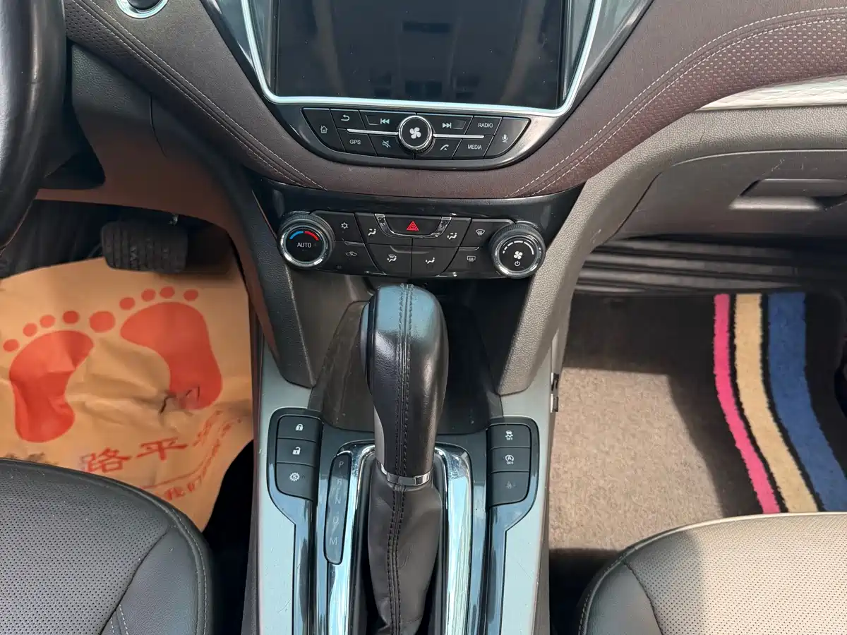 Chevrolet Malibu 2017 1.5T Automatic Luxury Edition фото 12