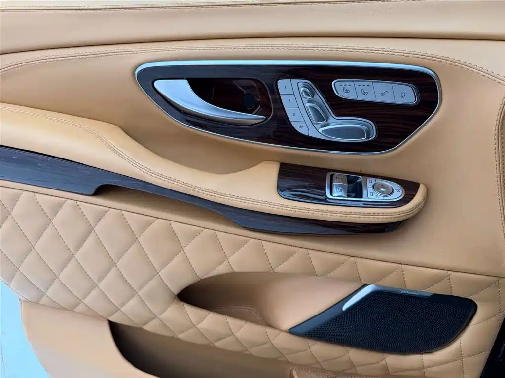 Mercedes-Benz V-Class 2020 Model V 260 L Long Wheelbase Luxury фото 22