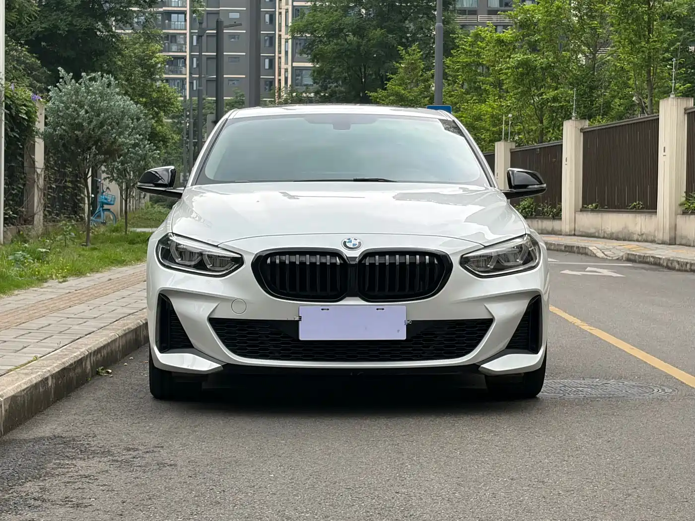 BMW 1 Series 2023 125i M Sport Shadow Edition фото 2