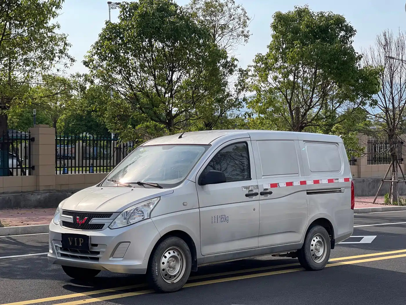 Wuling Motors Wuling Rongguang V 2019 1.5L Practical Window Van China VI LAR