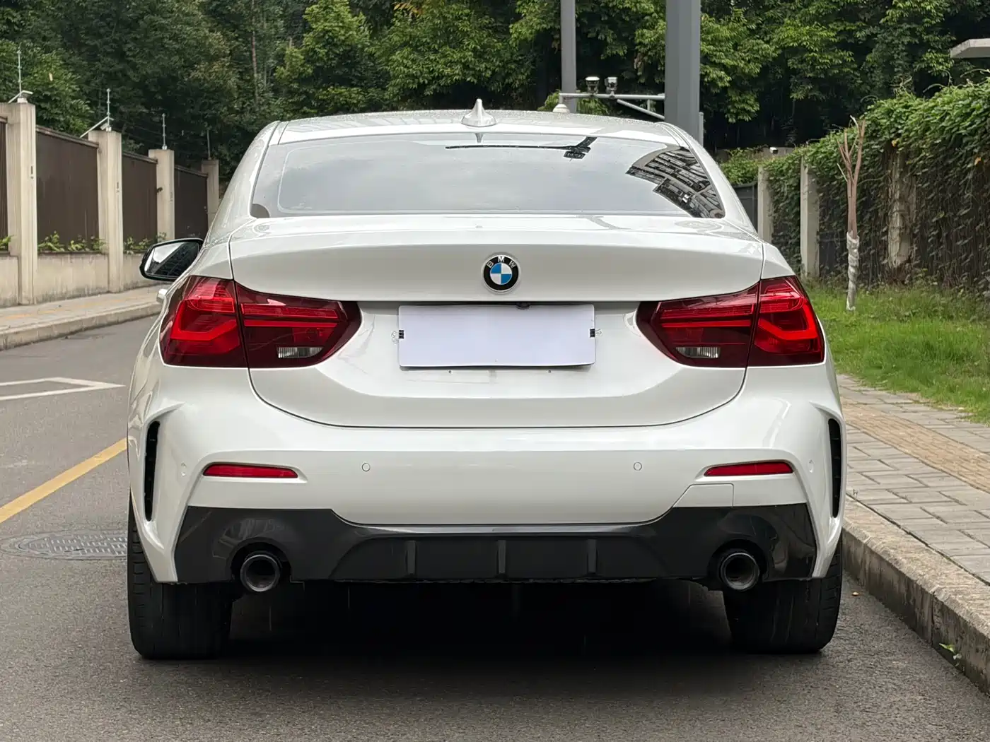 BMW 1 Series 2023 125i M Sport Shadow Edition фото 8