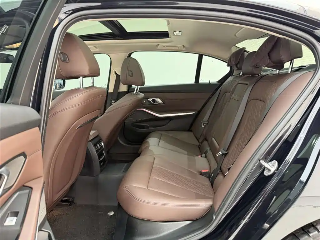 BMW 3 Series 2023 325Li M Sport Black Night Package фото 17