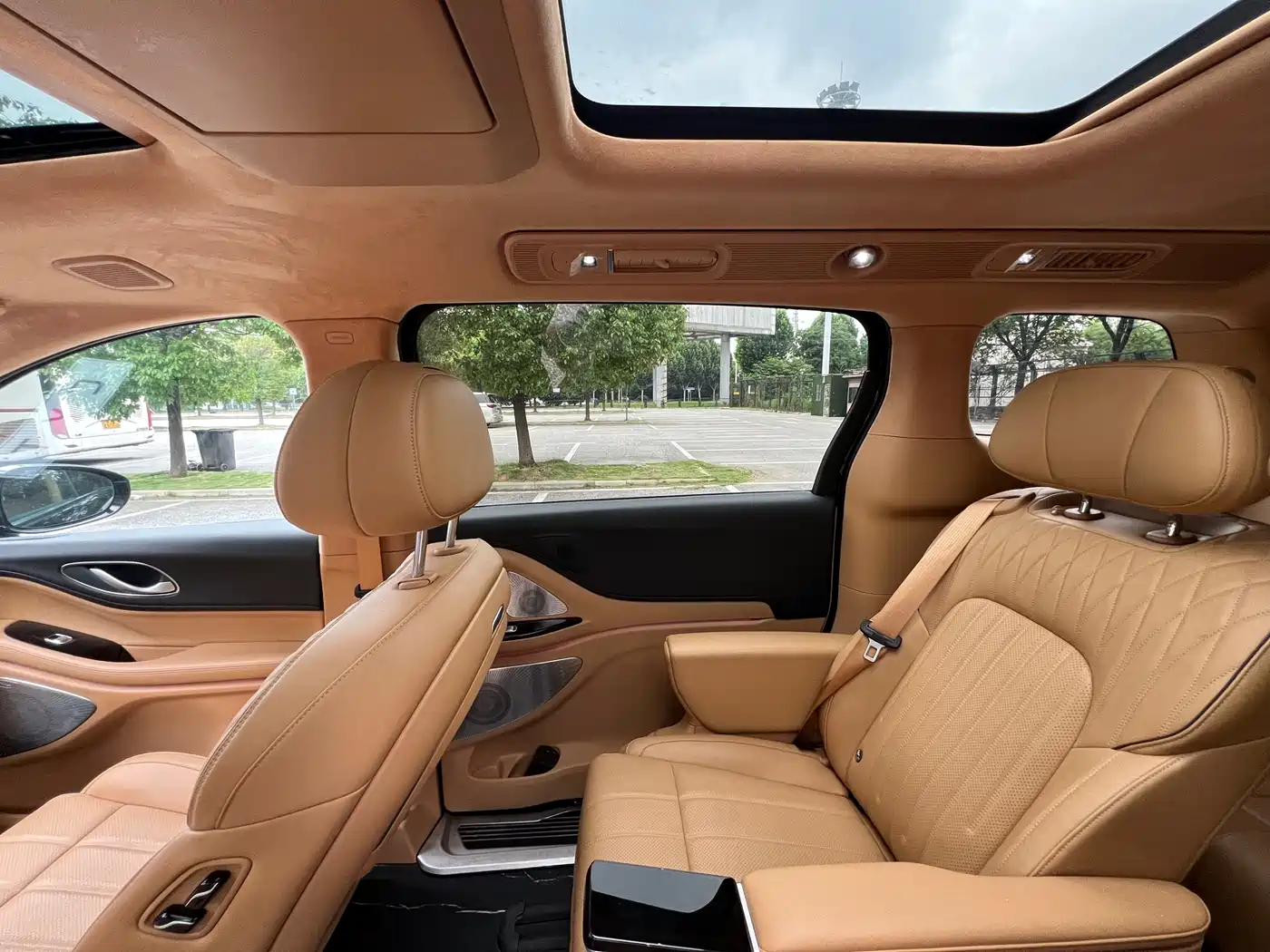 Voyah Auto Voyah Dreamer 2025 PHEV AWD Flagship Qian Kun Edition фото 4