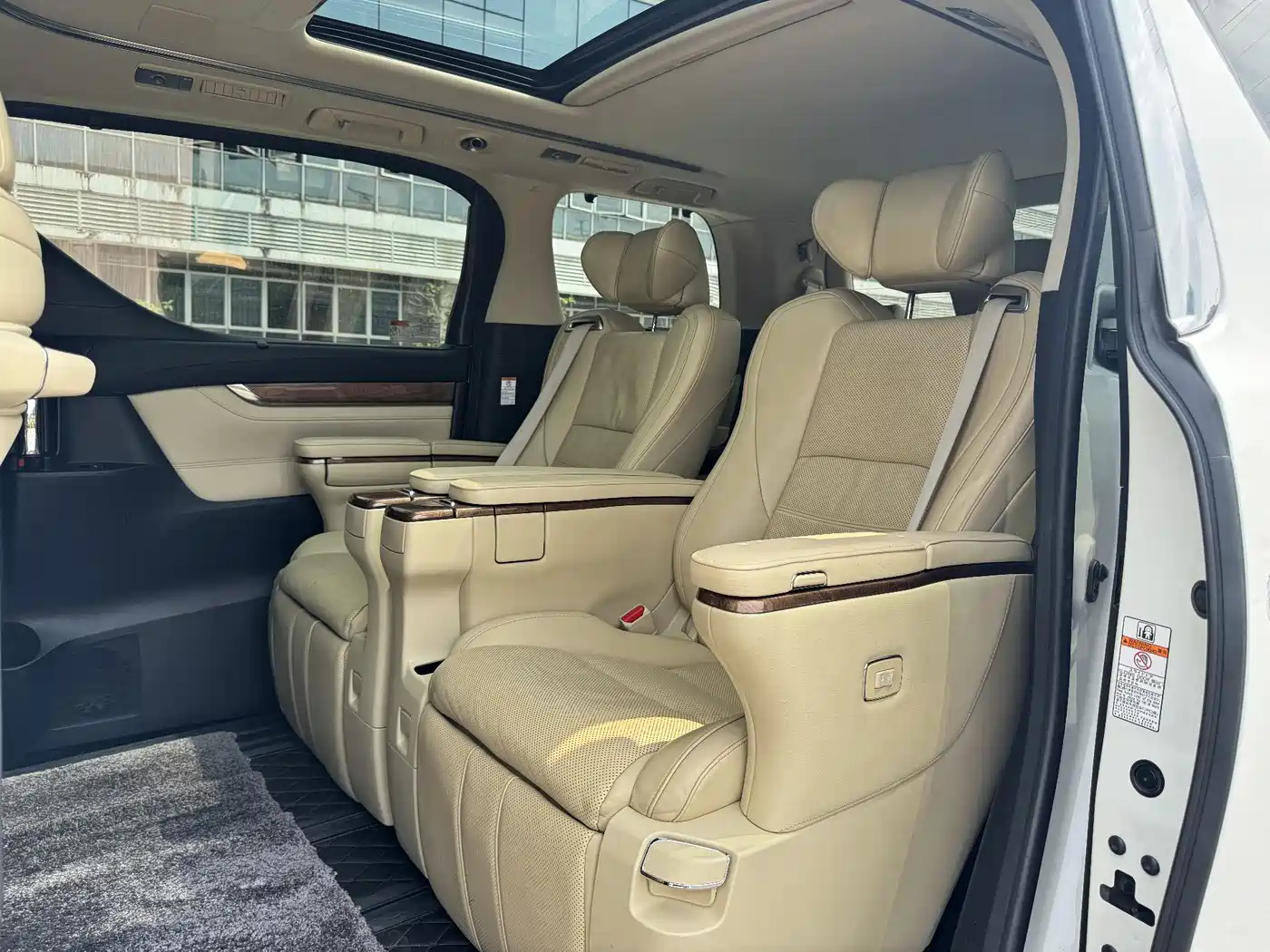Toyota Alphard 2015 3.5L Premium Edition фото 14