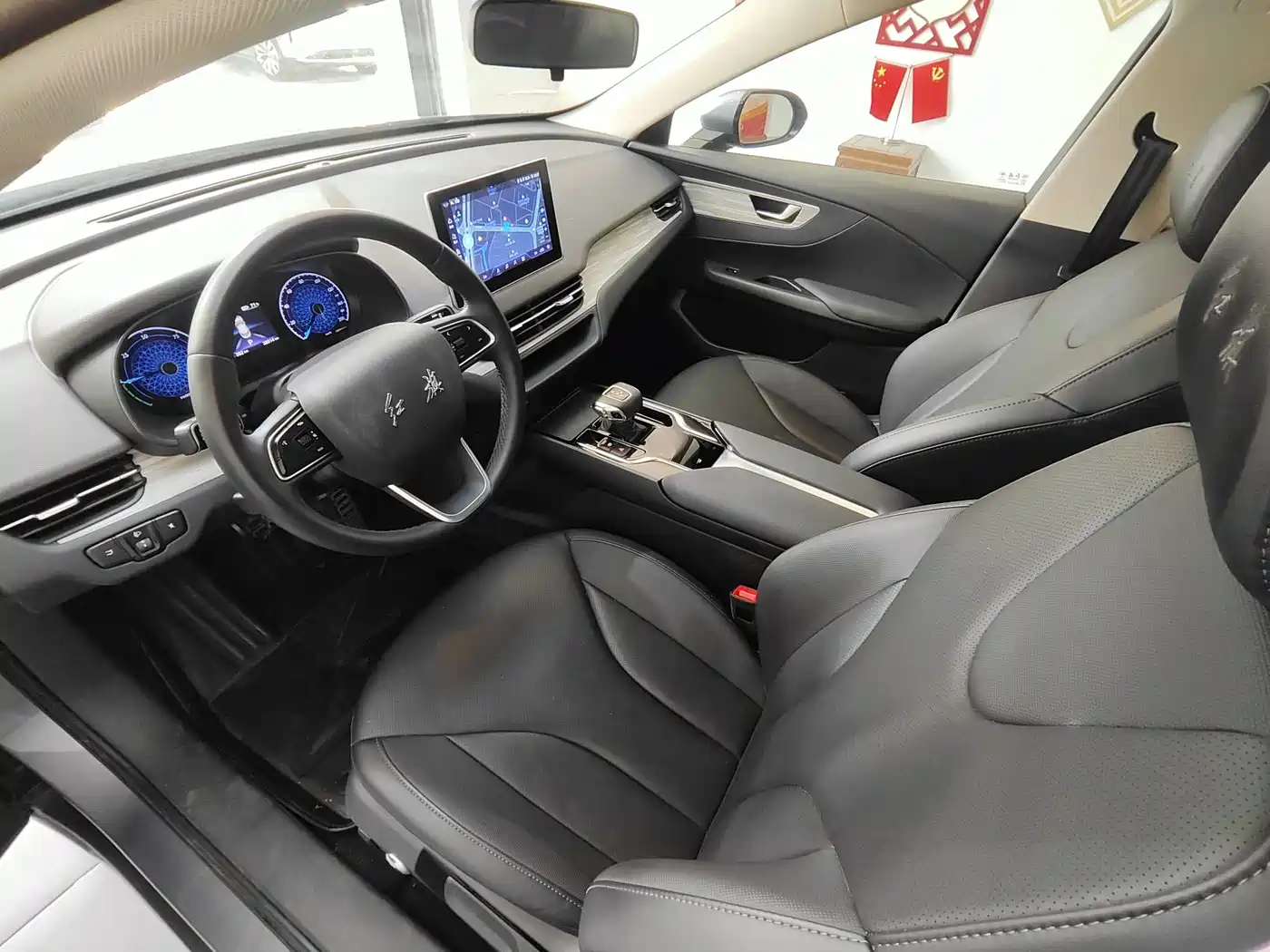 Hongqi E-QM5 2023 560km PLUS фото 9