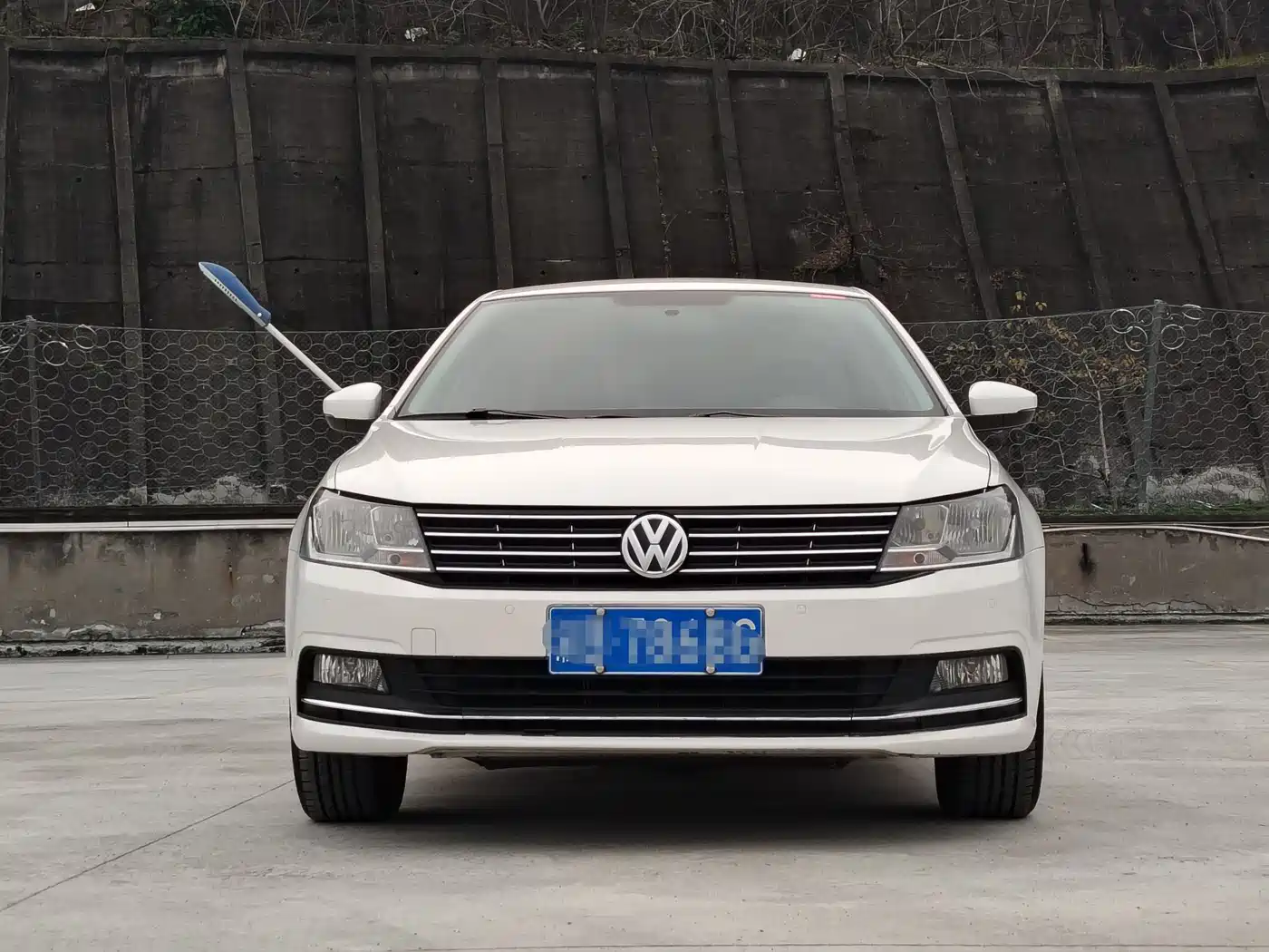 Volkswagen Lavida 2017 1.6L Automatic Comfort Edition фото 2