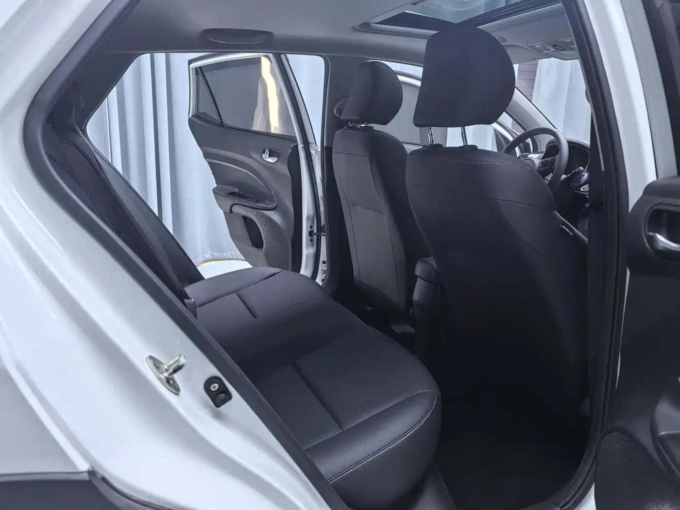 Kia KX1 2021 1.4L CVT Fun Sunroof Version фото 7