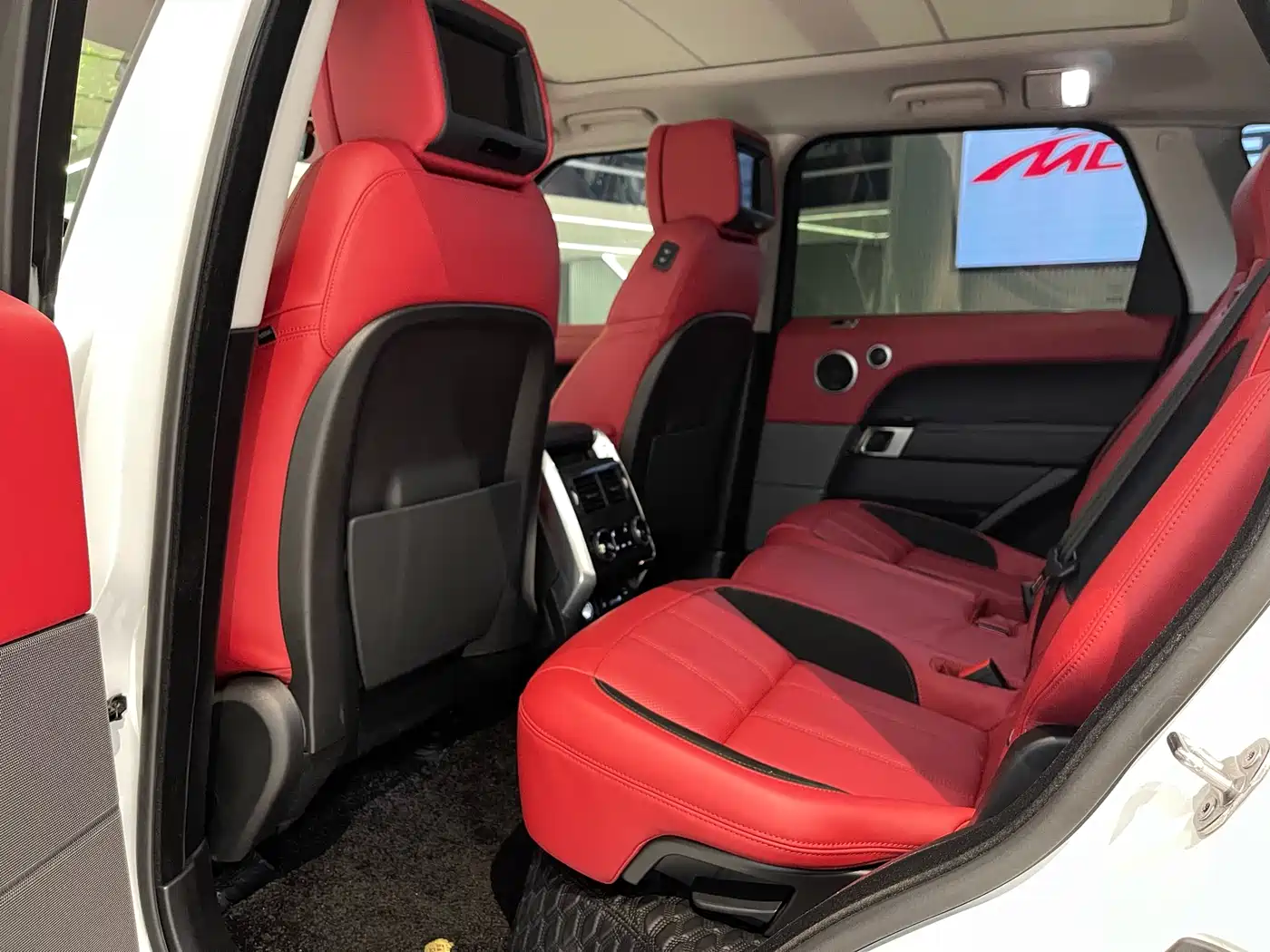 Land Rover Range Rover Sport 2022 3.0 L6 Gloss Black Edition фото 11