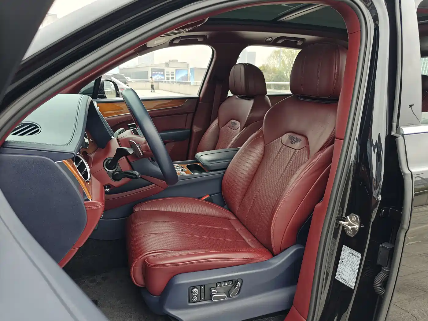 BENTLEY TIMYUE PLUG IN HYBRID